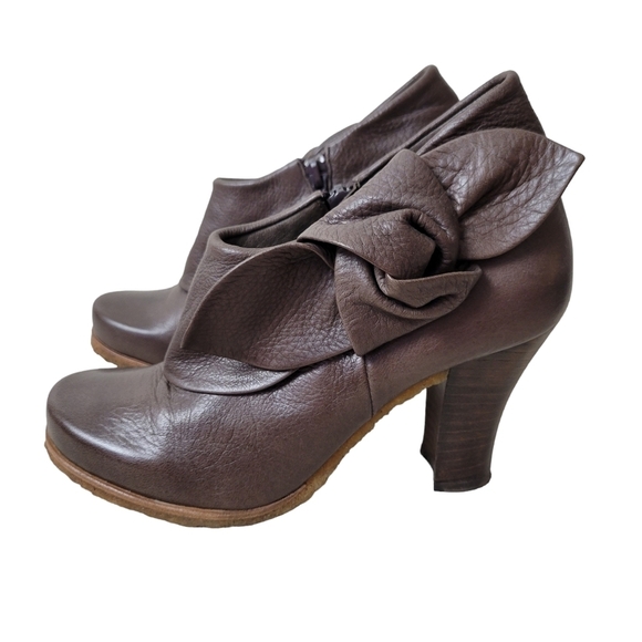 Anthropologie | Giraudon Accoutrement Leather Bow Ankle Booties Brown Academia - Picture 4 of 12